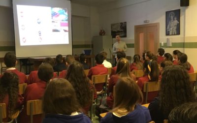 Charla sobre microbiología para los alumnos del Colegio San Juan Bosco