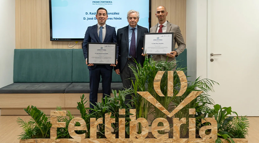 El profesor de Microbiología Raúl Rivas y el investigador José David Flores, galardonados en los Premios Fertiberia